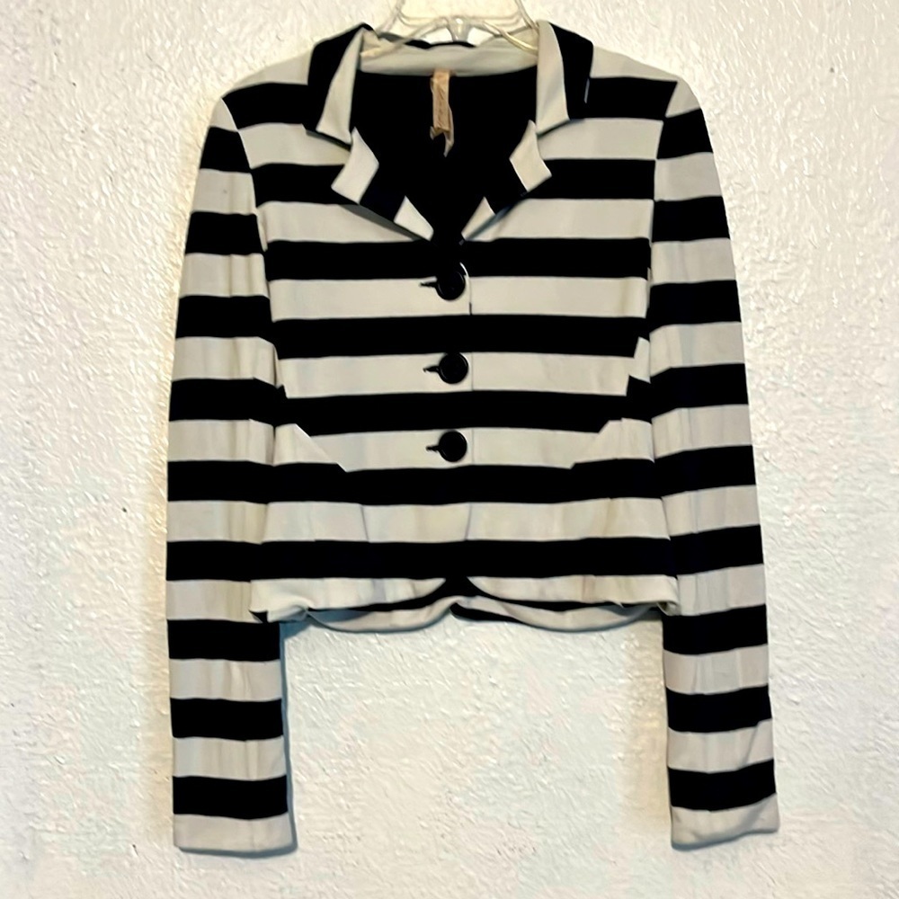 Bailey 44 plaque and white stretch blazer with button front size small
